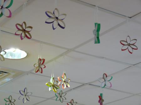 Les fleurs poussent au plafond